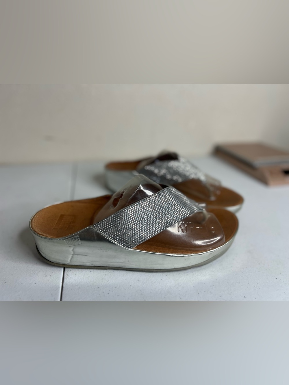 FitFlop Twiss Crystal Slide Thong sandals Women’s Size 9 Silver Sparkly Bling
